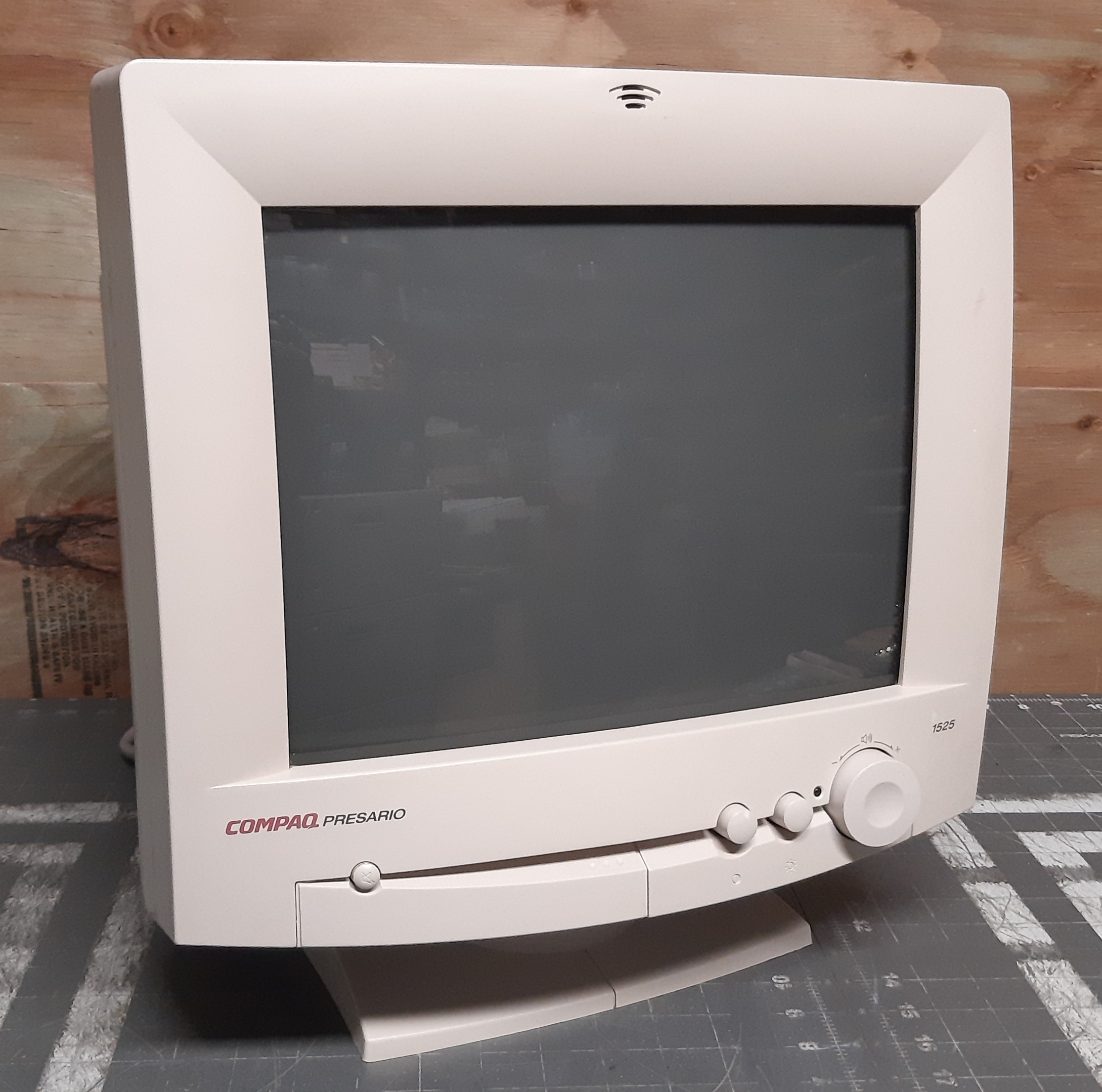 b*d様 【未使用】Compaq S510 Color Monitor 15イン Compaq Presario 1525 (310U) | CRT Database